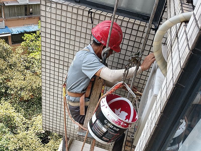 外墙窗户漏水维修