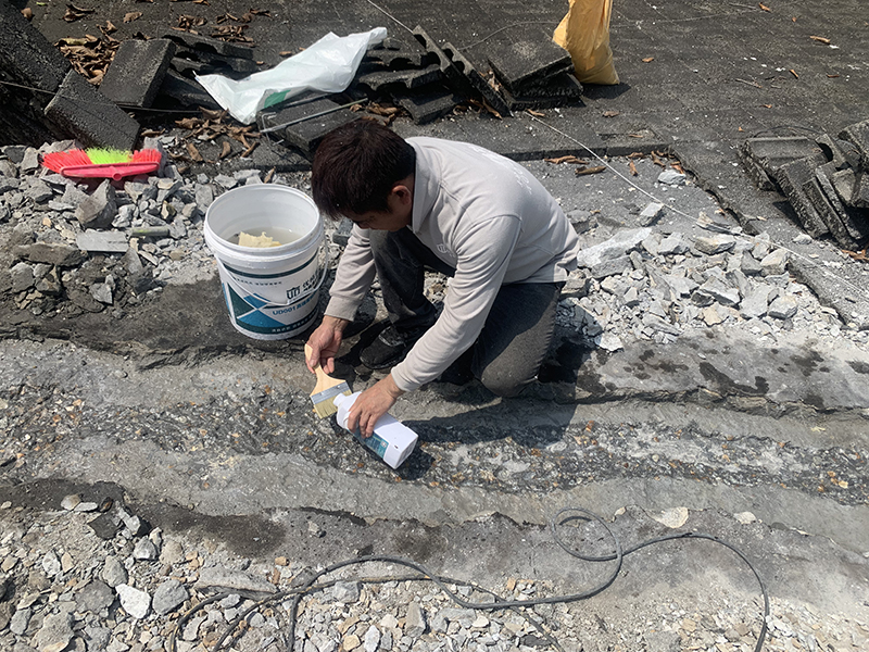 屋顶裂缝渗水维修