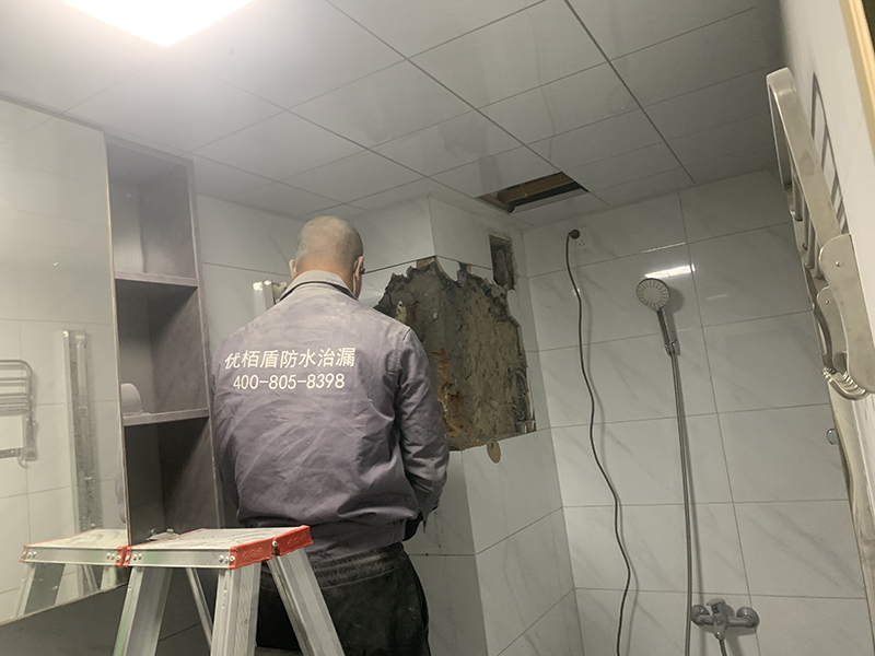 厕所排水管漏水维修