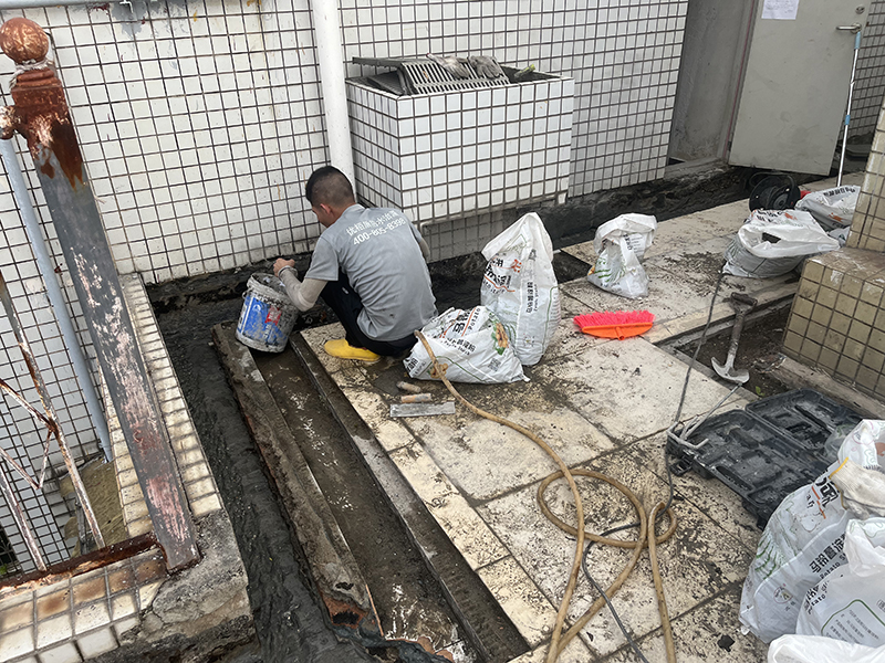 楼面墙根渗漏水